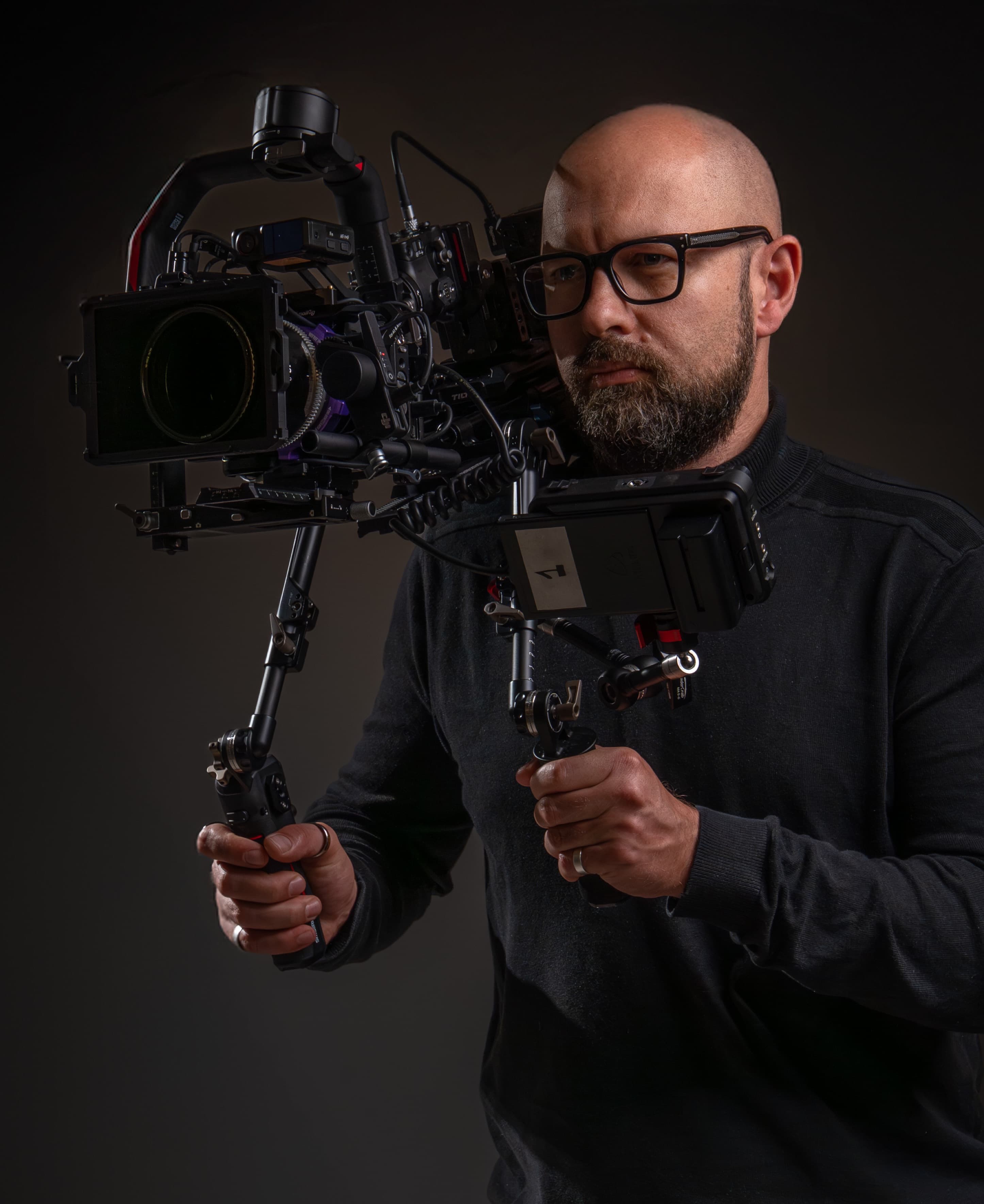 Raul Dederichs with professional camera gear